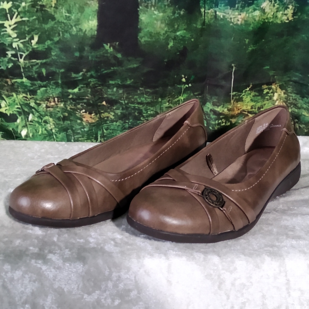Comfy Mary Jane style flats